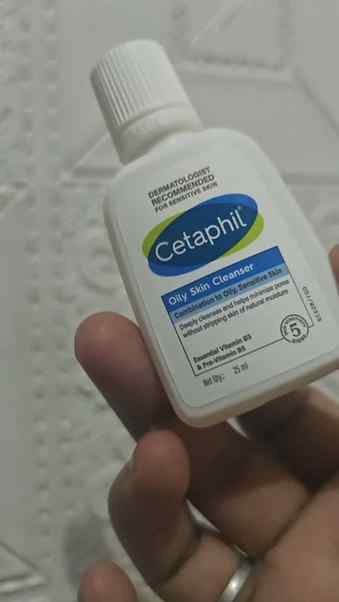 Cetaphil Oil Cleanser aur Pilgrim Vitamin C Fresh Serum ke s