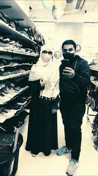Mirror 🪞
:
میں ایک ہاتھ سے پوری دنیا سے لڑ سکتی ہوں
شرط یہ