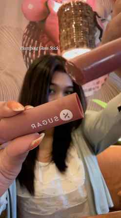 SUGAR Glide Peptide Plumping Gloss Stick 

Glossy shine lips