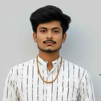 शेर अपना रास्ता खुद बनाता है, किसी के सहारे नहीं जीता। 👑😎
