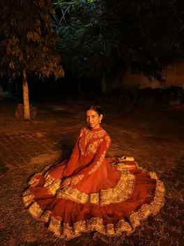 When the photographer is in love with you ❤️
Elegance in ev