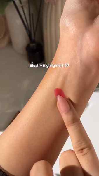 Shryoan Bling & Blush 2-in-1 Highlighter +
Blush Duo | Radia