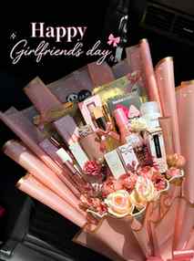 Happy Girlfriend’s Day 💗

Being “that girl” isn’t just abou