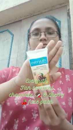 @everyuthnaturals Tan removal chocolate 🍫 & cherry 🍒 face