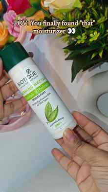 Your skin’s morning bestie 💚
@biotique_world
.
.
Glow that 