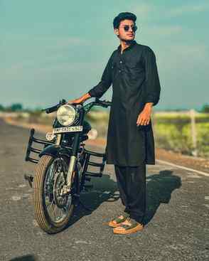 Desi look, Videsi swag. 🕶️
#allblackeverything #desiswag #r