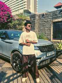 In a world of trends, I prefer to stay classic."⚜️
#rangrove