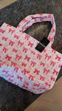Shein bow print shoulder bag 🎀✨
Comment link below
#SHEIN