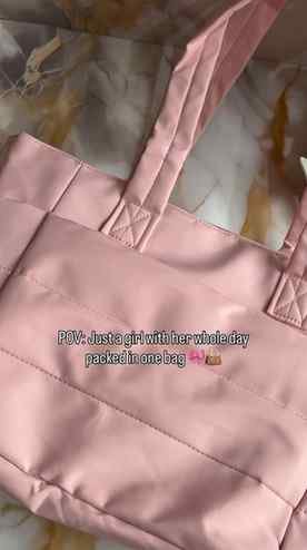 Pink tote, pretty vibes & carrying all my essentials 🎀👜✨
B