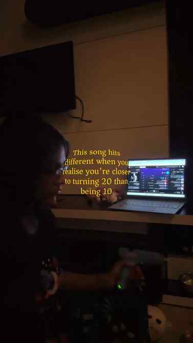 Do you feel the same?
[song Meri kahani, nostalgia, kid, ad