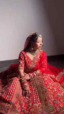 After all the bold looks we explored through her wedding wee
