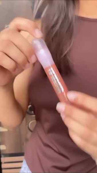 #AD ✨ Serving glossy lips all day with the new Maybelline Li