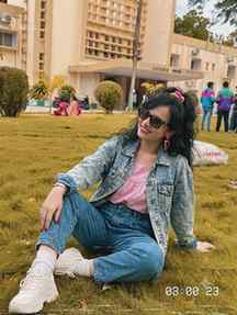 80s looks trending  style photo