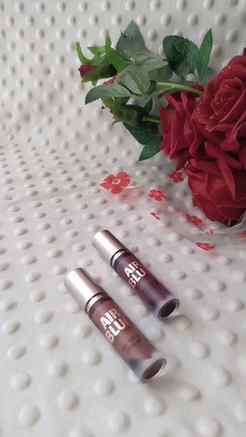 Air Blush - "your lips but better" shade

Smudge proof? Chec