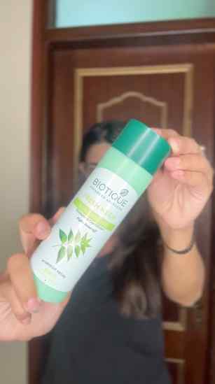 🌿 Scalp reset, but make it aesthetic. ✨
Dandruff days? Not