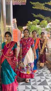 Grace in every step ✨🌸
.
.
.
#TraditionalLook #EthnicWear #