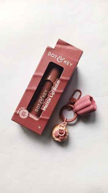 Lips so juicy , they deserve their own spotlight✨❤️
@dotandk