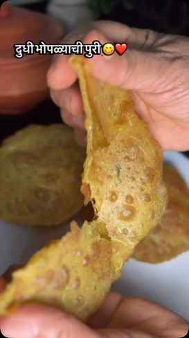 दुधी भोपळ्याची खमंग पुरी 😍❤️
तुम्ही दुधी भोपळ्याची पुरी कध
