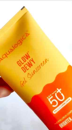 Glow + protection in one step ☀️✨
This lightweight sunscreen