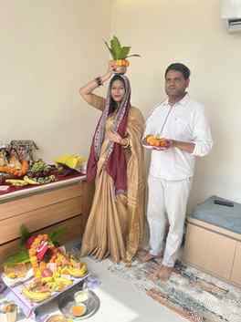 With the divine grace of Radhavallabh Laal-Ladli Ju and the