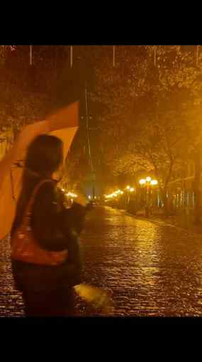 The kind of weather that feels like a love story. 🌧️🤍
.
.