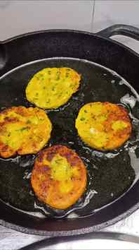 Makai(corn) na chilla recipe.
.
.
#corn #gujrati #monsoon