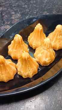 મોદક બનાવવાની રીત.
.
.
#lalbagcharaja #modak #prasad