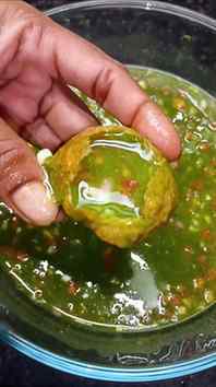 Pani Puri in new style.
.
.
#golgappe #panipurilovers #tips 