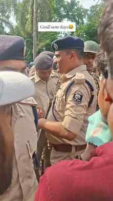Funny moments in protest😅 

#protest #neet #paperleak #genz