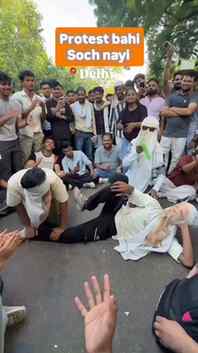 Protest funny moments 😂

#jantarmantar #protest #studentpro