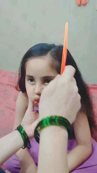 Mein to mummy ki help kar rahi thi 🫣😚