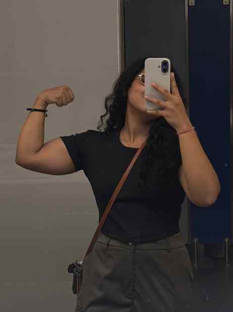 How can i look slim in one mirror selfi and a fatty bulky sh
