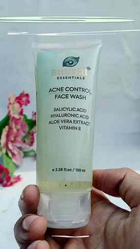 β¨ Acne-prone skin? Meet your new skincare essential! π
@bhu