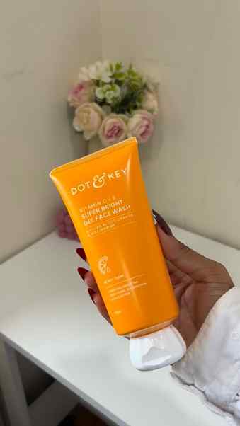 Glow starts with the right cleanse💛🫧
.

.

.

.

.
* Dot &