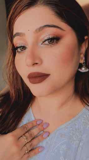 This has to be one of my prettiest everyday lipstick lately.