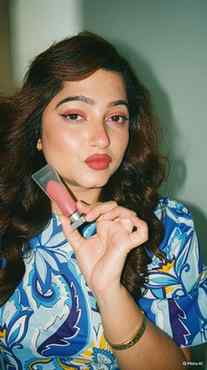 The prettiest lipstick under 200 you will see 💞
Comment dow