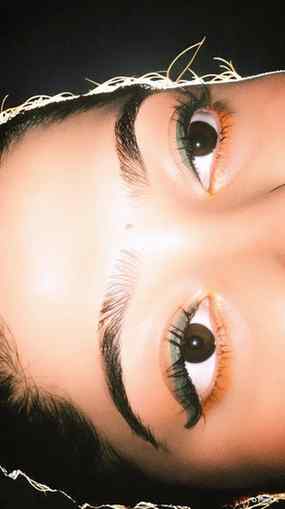 If you like colourful makeup that's not too loud .. then her