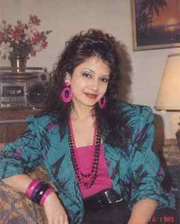 Waiting for my 80s Bollywood debut. 🎬🌹
#80sTrend #RetroVi
