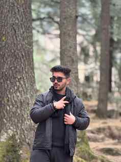 Lost in the Parvati Valley ❤️🔥.
.
.
.
.
.
.
.
.
#kasol #hi