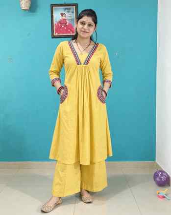 Yellow vibes & comfy ethnic fits 💛✨
This yellow kurta-palaz