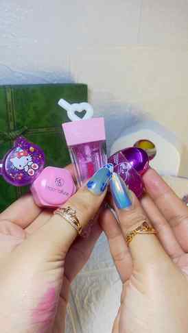 Juicy and glossy lip gloss✨🫶#viralvideos #reels #trending #