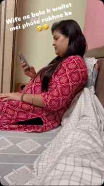 Wife ne bola h wallet mei photo rakhne ko 🤣🤣#couplegoals❤