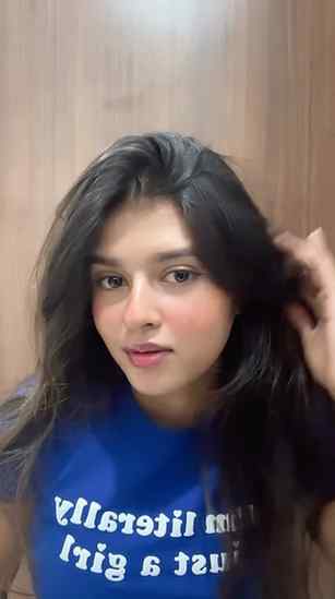 Refresh your hair instantly with Eleganz Professional Dry Sh