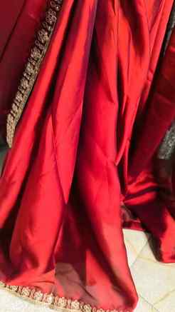 ❤️🌙 Karwa Chauth ka perfect Red Saree Look! ✨
Red colour +