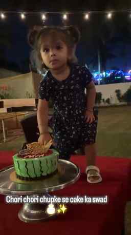 Chori pakdi gai😂

#cutenessoverload 
#cake lover
#littlefoo