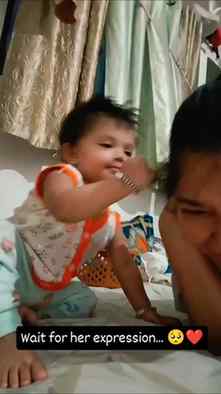 My hair is her absolute favorite toy 👶❤️

#shree  #momlifeb