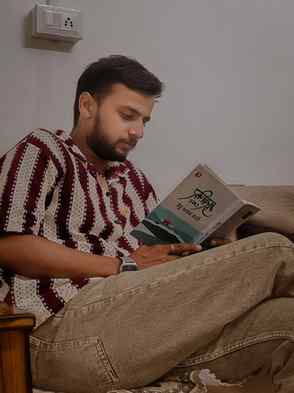 "किताबों में सुकून, और ख़ामोशी में कहानियाँ। 🍂". @siddharth