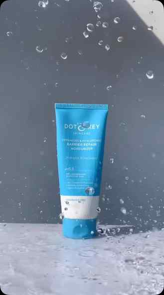 Your skin deserves hydration that lasts! 💙✨ This lightweigh