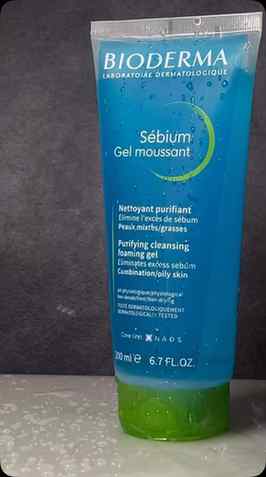 Meet your everyday cleanser for oily and combination skin—Bi