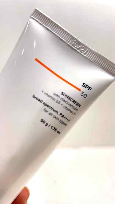 Minimalist sunscreen, maximum protection. ☀️✨ Lightweight, n